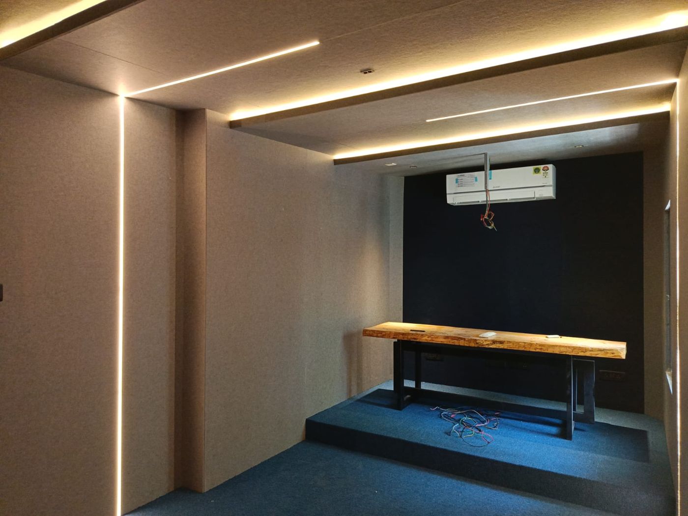 Meeting room with linear lighting